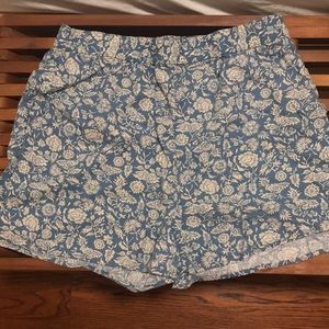 Universal Thread | pattern shorts | high waisted | size M | 4in in seem